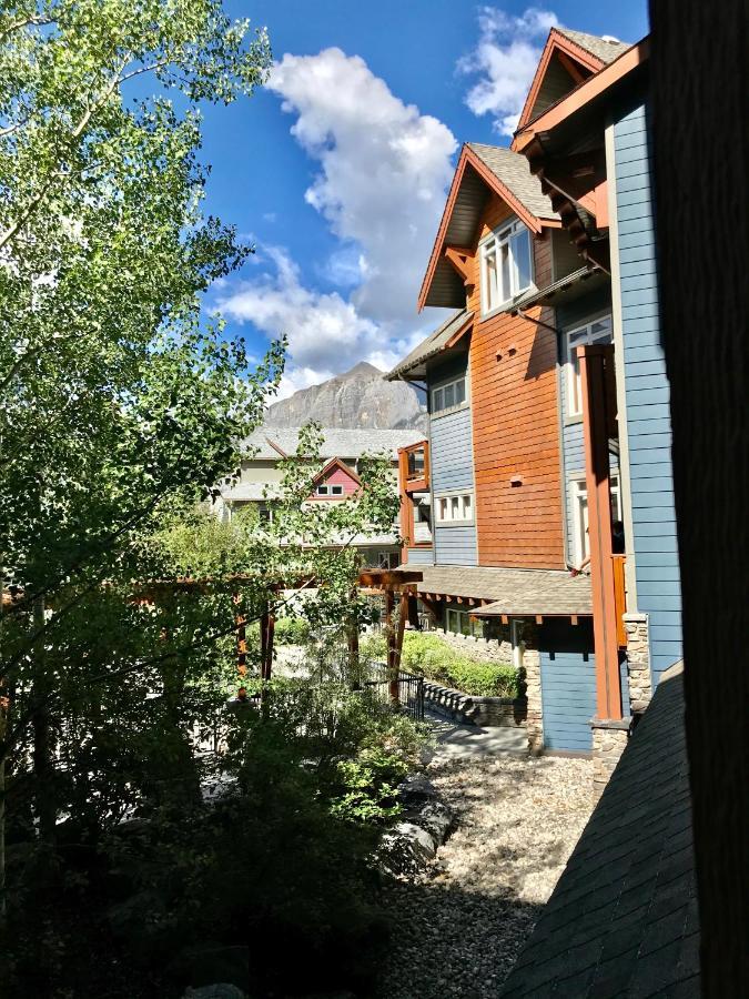 Luxurious & Spacious Mountain Retreat Canmore Exteriör bild