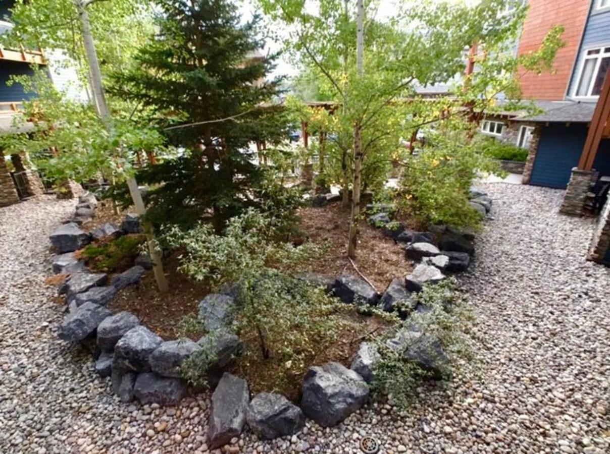Luxurious & Spacious Mountain Retreat Canmore Exteriör bild