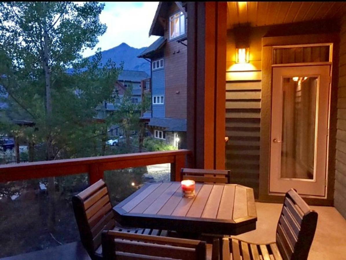 Luxurious & Spacious Mountain Retreat Canmore Exteriör bild